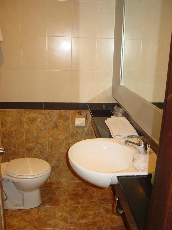 Hotel Wisata Παλεμπάνγκ Δωμάτιο φωτογραφία