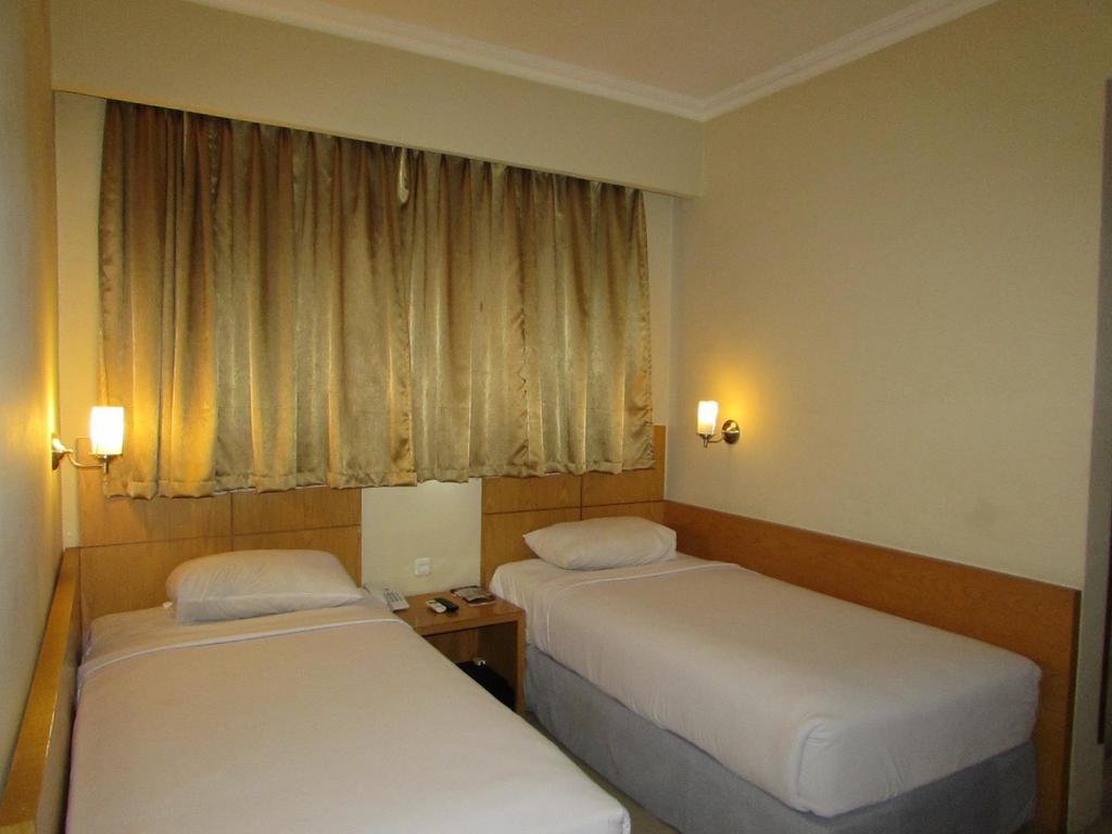 Hotel Wisata Παλεμπάνγκ Δωμάτιο φωτογραφία