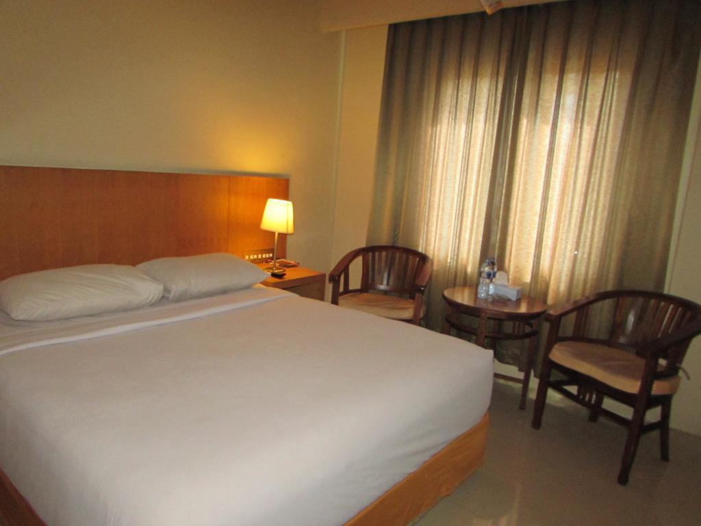 Hotel Wisata Παλεμπάνγκ Δωμάτιο φωτογραφία